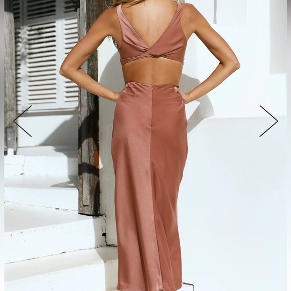 Hello Molly Midi Dress - Picture 2 of 3